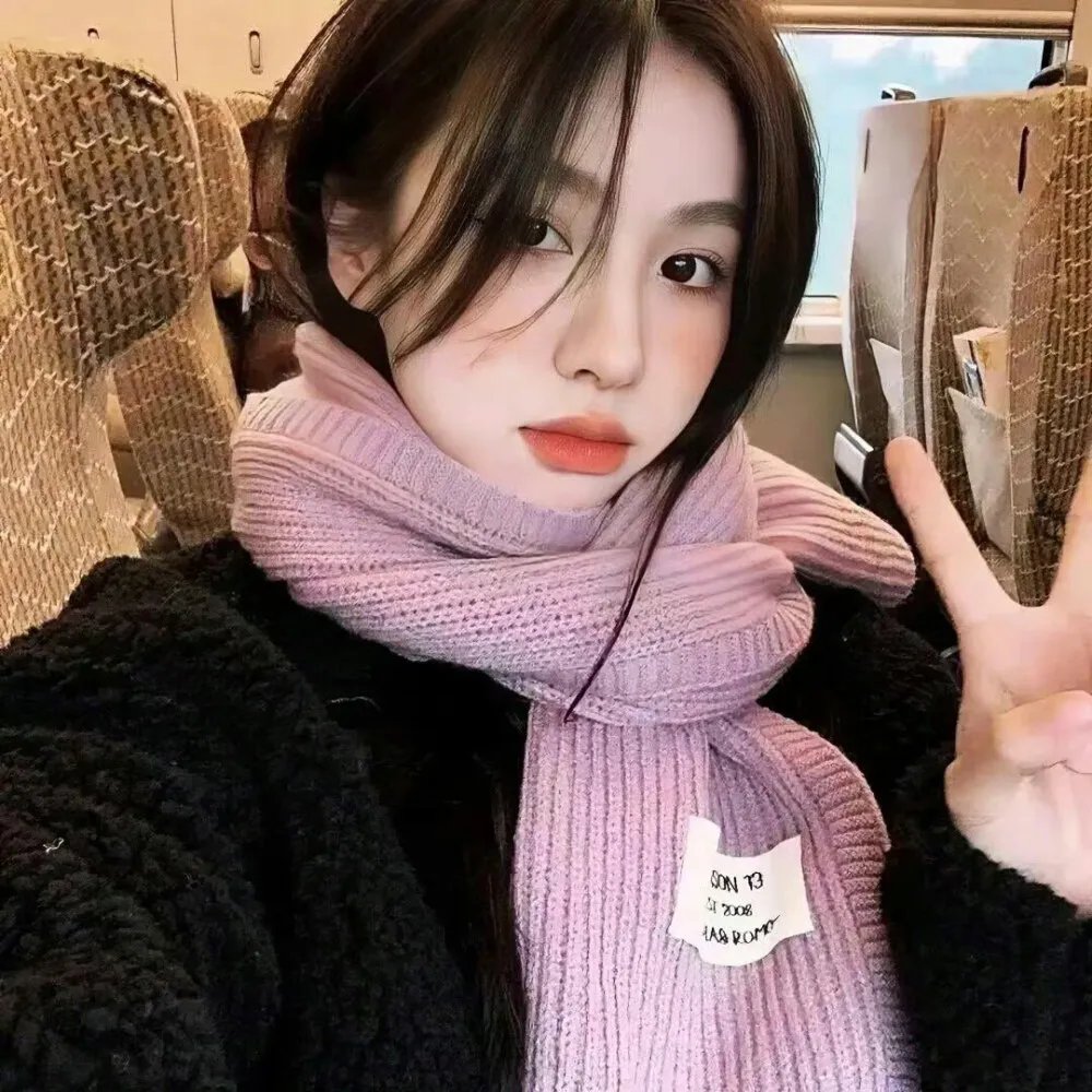 小鬼头上的女人
